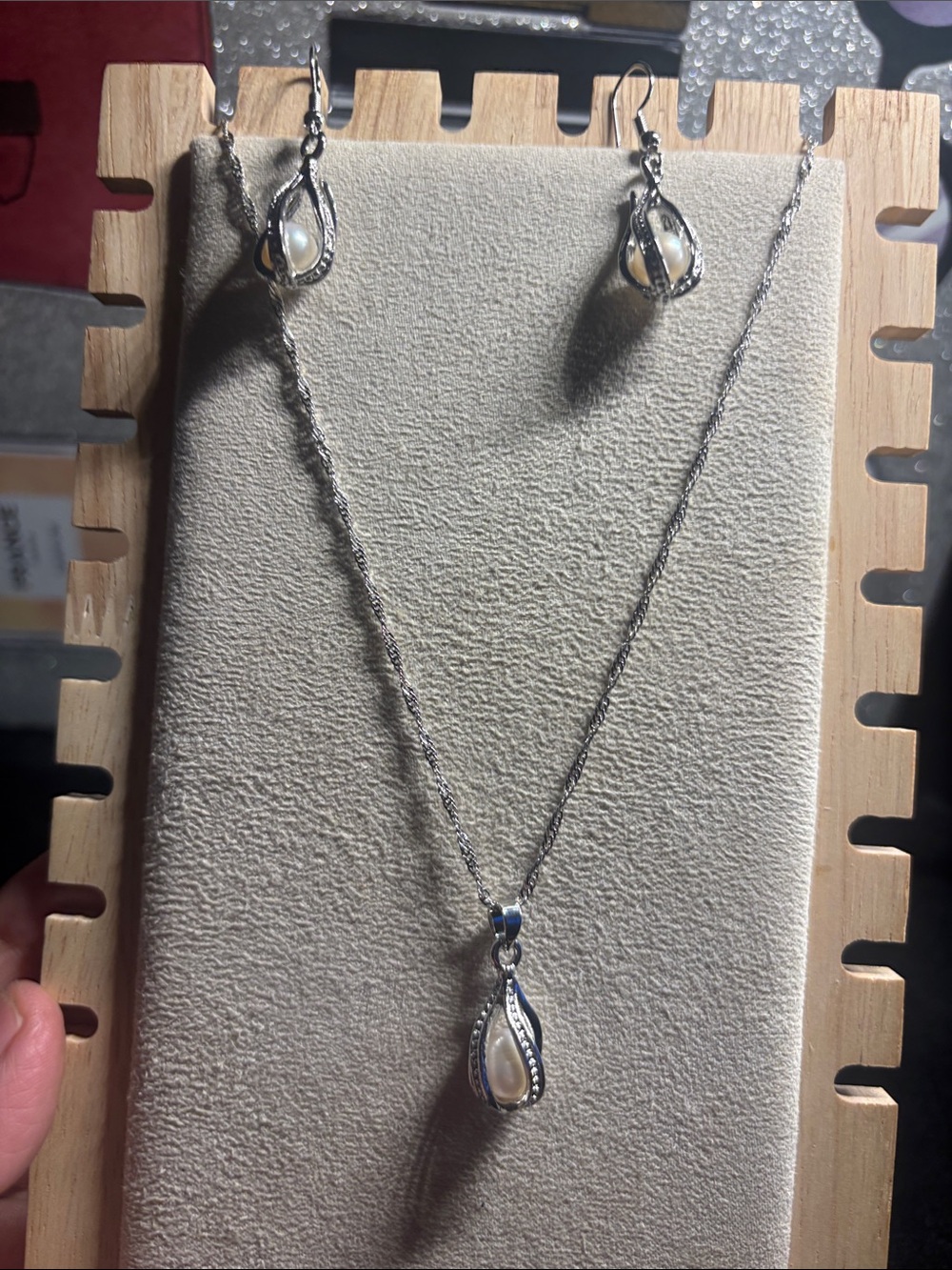 21” Silver Pearl Teardrop Necklace and Earrings - White and Silver
